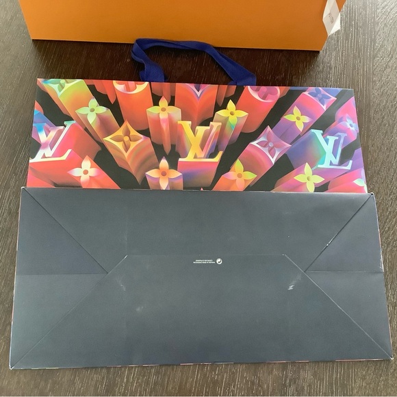Authentic Louis Vuitton Never full packaging - Picture 5 of 5